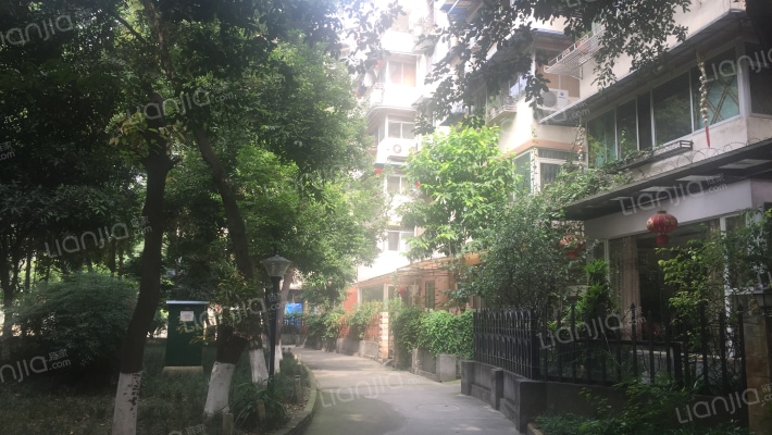 交大庭院外景图