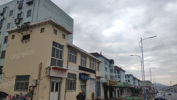 文化铁厂家属楼外景图