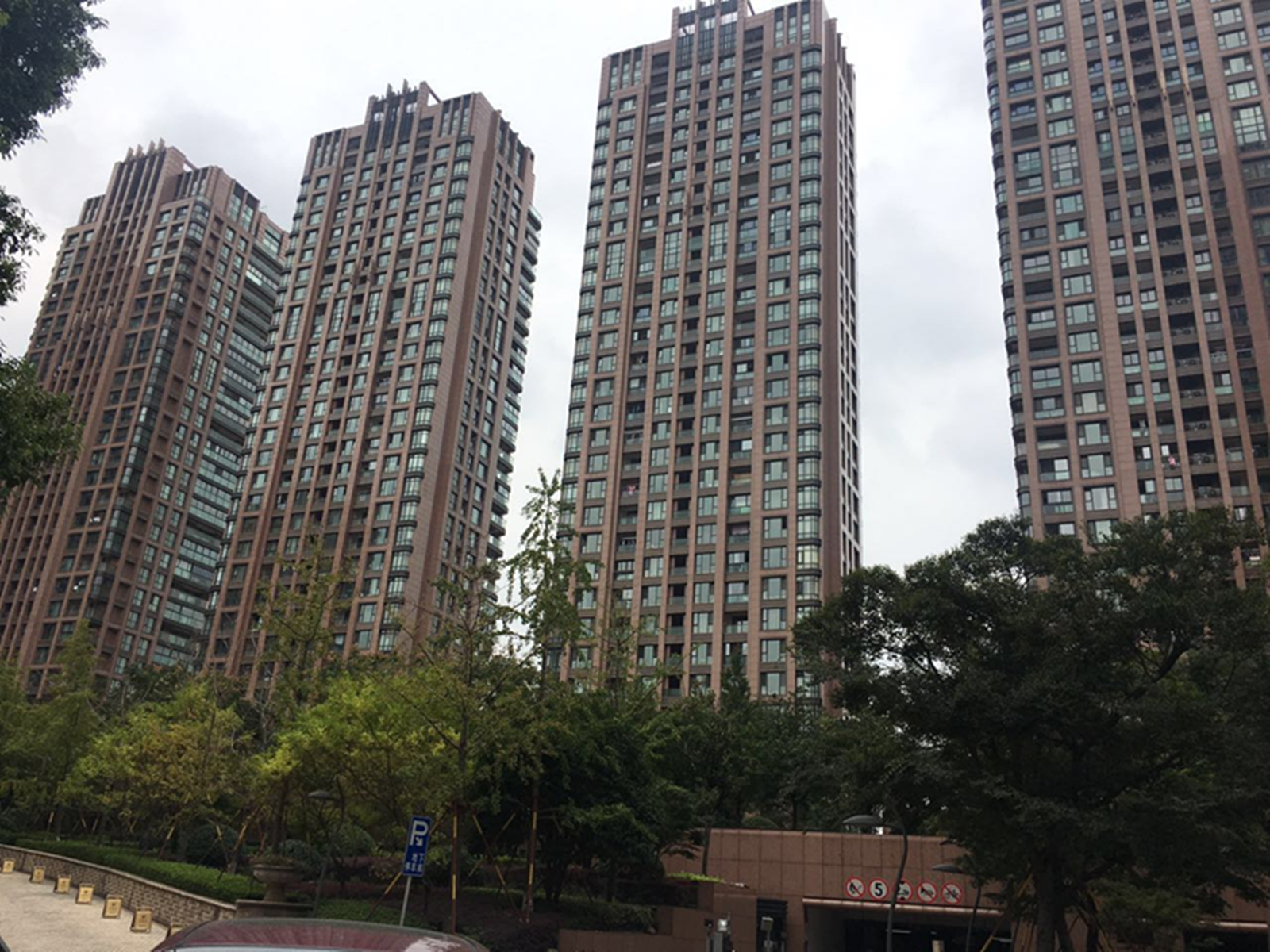 Rainbow Luxury compound photo 3