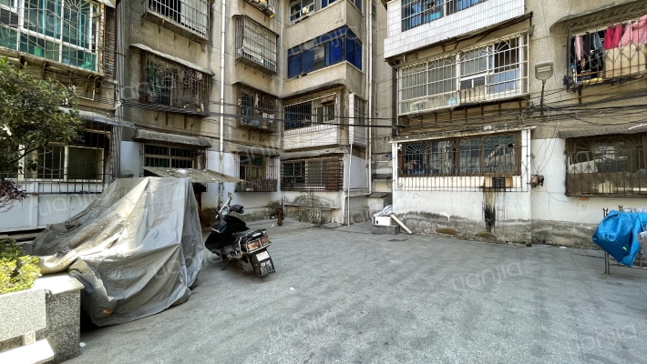 解放西路196号院落外景图