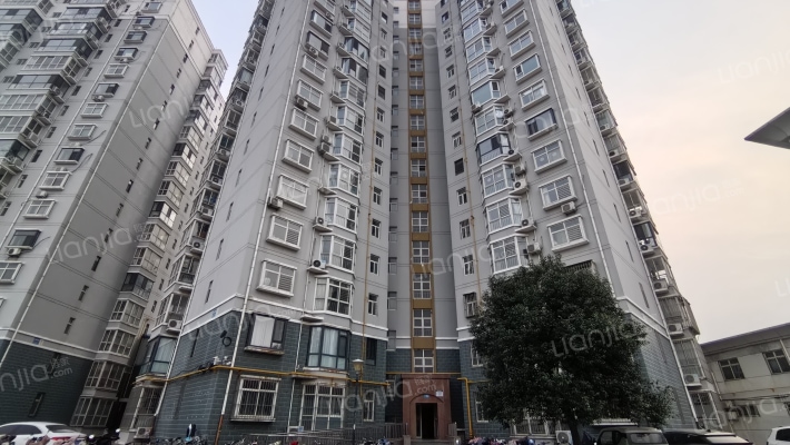 西城盛世小区外景图