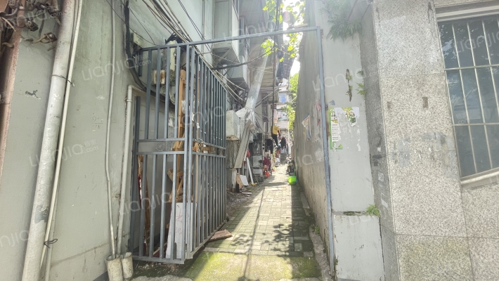 民主路外景图