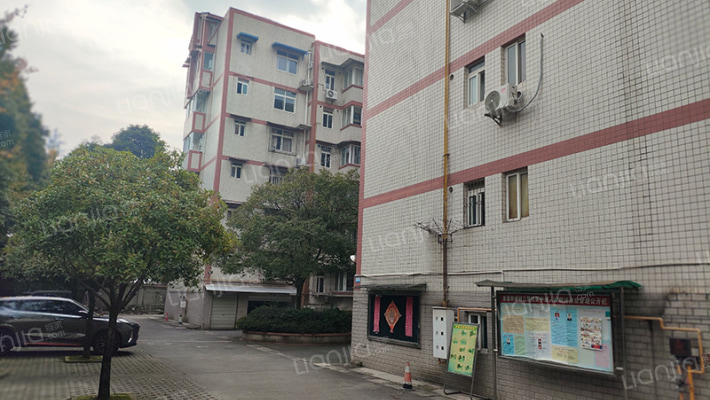 中保人家外景图