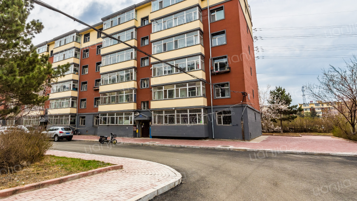 吉林大学泰来小区外景图