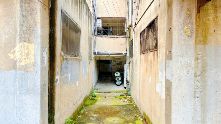 区房地产开发总公司商住楼外景图