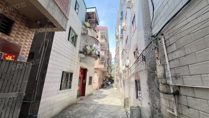 东方中上六巷外景图