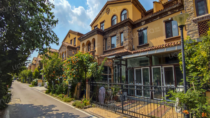 首创国际半岛梅诺卡小镇外景图