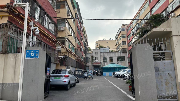 岔路街13号外景图