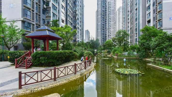 世纪城龙泉苑东区外景图