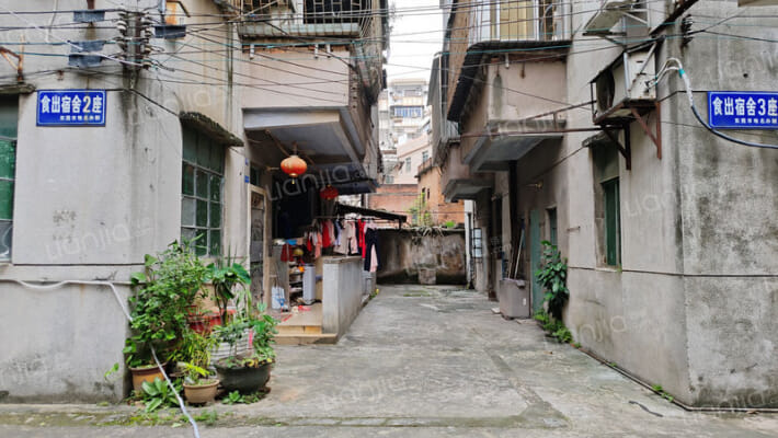 食出公司宿舍外景图