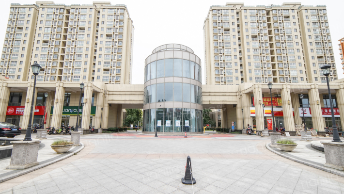 中新翠湖外景图