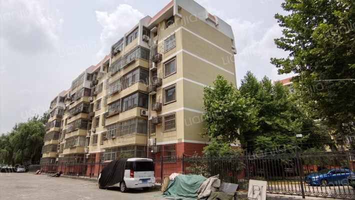 东方航空宿舍外景图