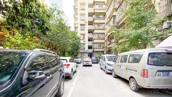 青龙苑小区外景图