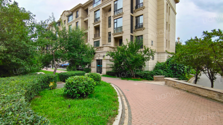 绿地海域中央墅A区外景图