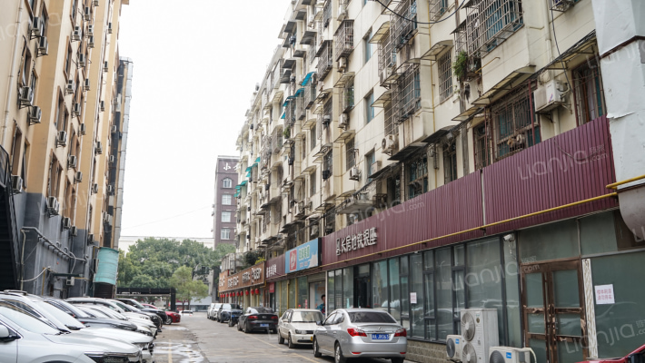 建材宿舍外景图