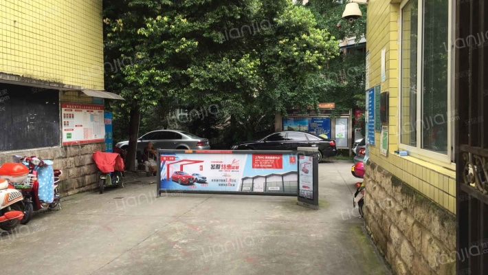 五环假日广场外景图