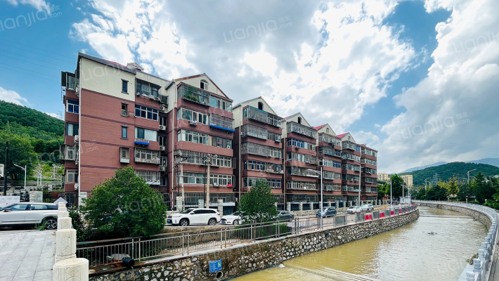 坡头南街外景图