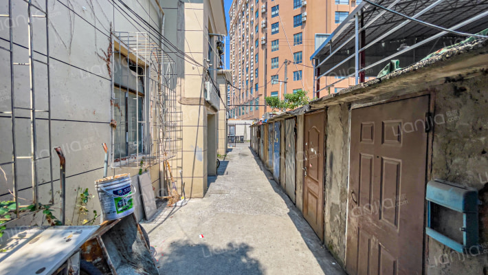 藕池教师楼外景图