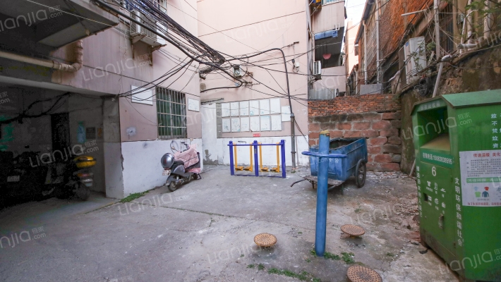 解放西路公交公司宿舍外景图