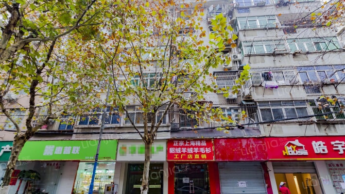 省安压力容器厂宿舍外景图