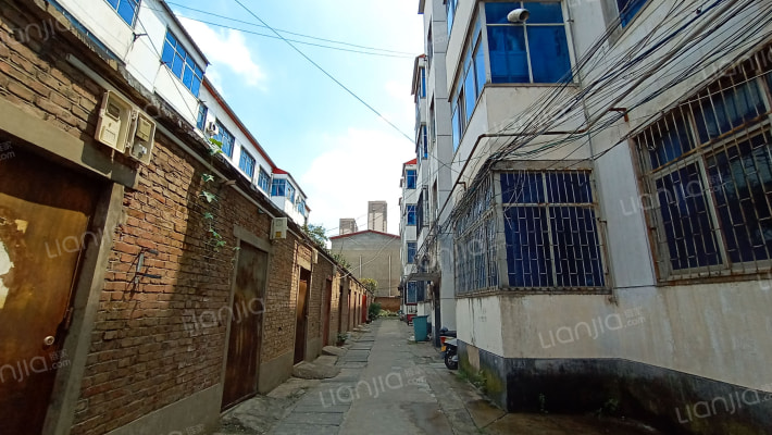 农商行楼院外景图