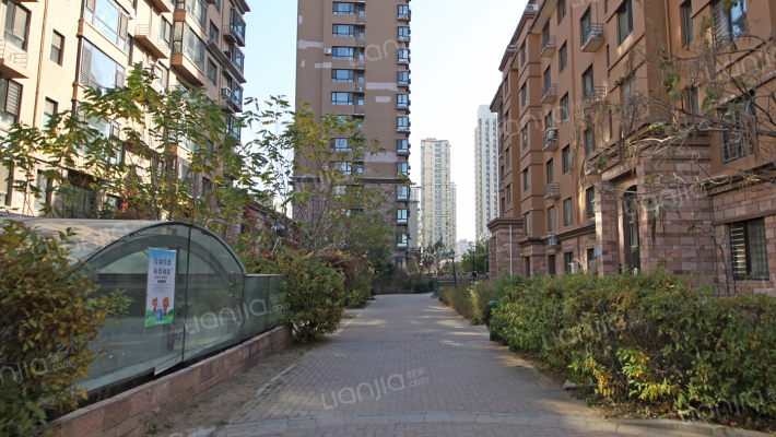 巴塞罗那皇家特区外景图