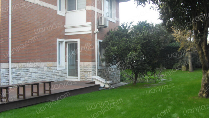 佘山银湖别墅外景图