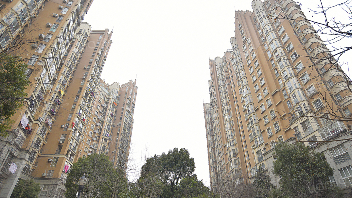 紫金英郡外景图