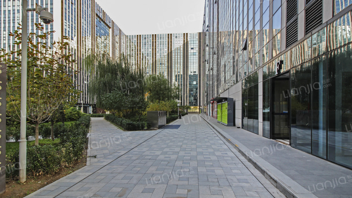 航城广场外景图