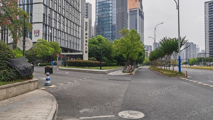 盈和清机大厦外景图