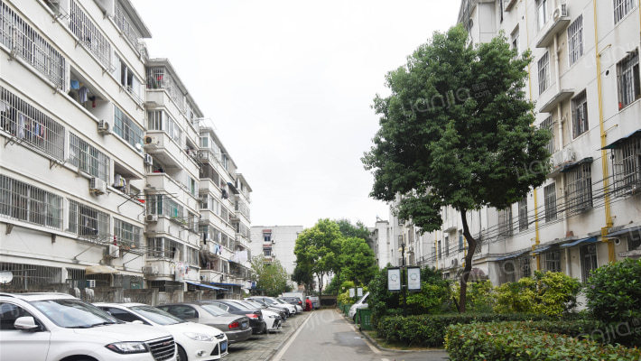 青年小区外景图