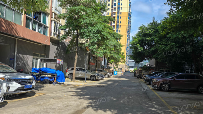 东魅蓝山郡外景图