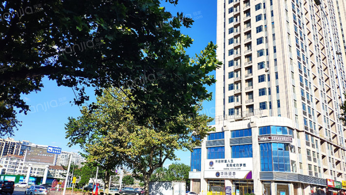 蓝天城市大厦外景图