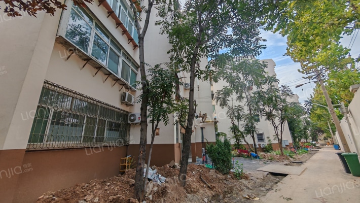 山东工艺美院第二宿舍外景图