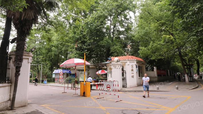 公教一村外景图