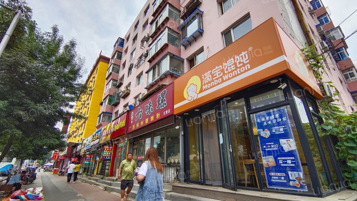 税校小区外景图