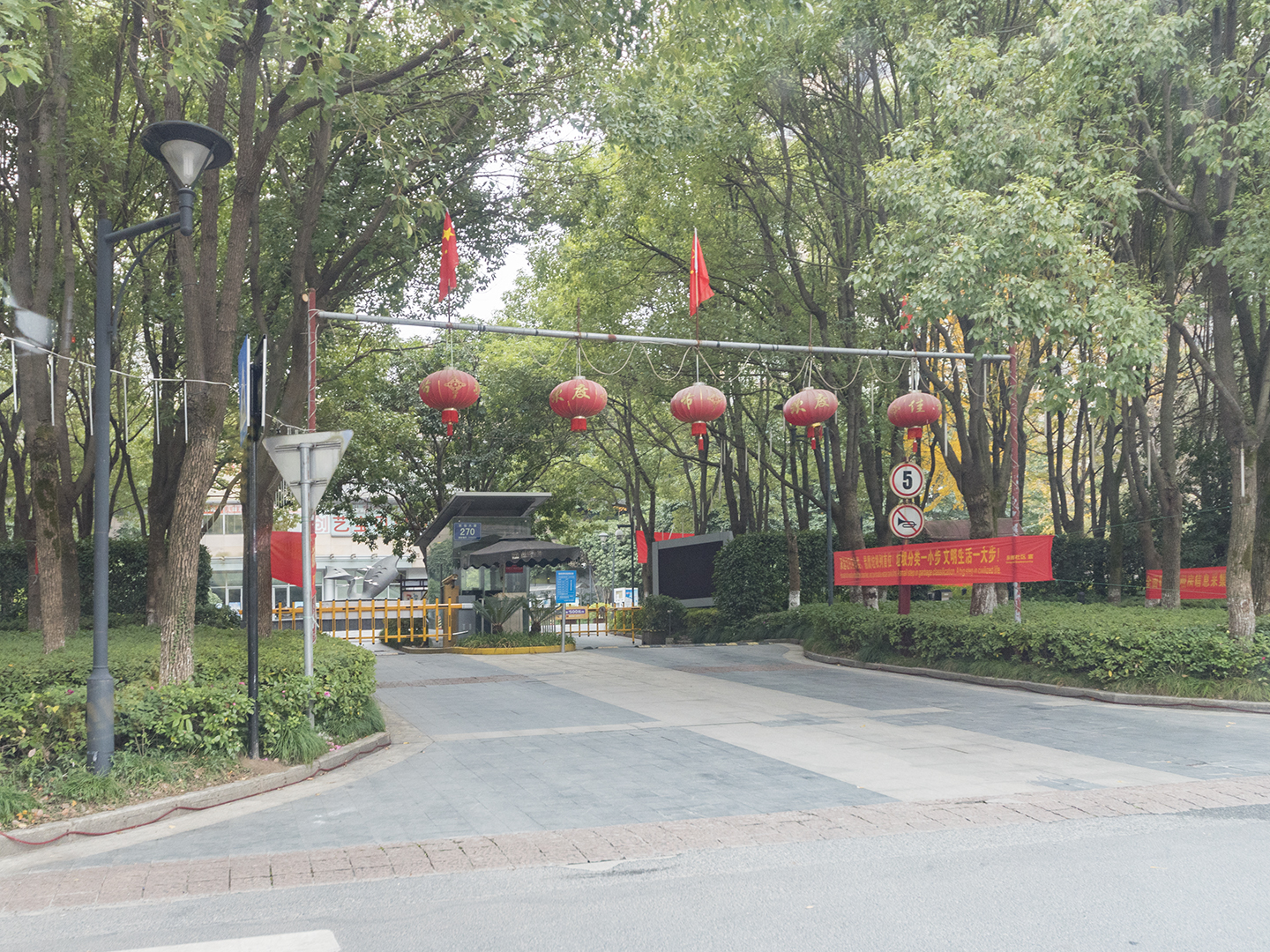 逸天广场小区实景 24