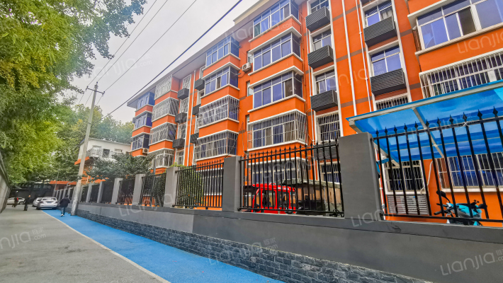 青年北街246号楼外景图