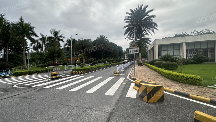 莱茵水岸外景图