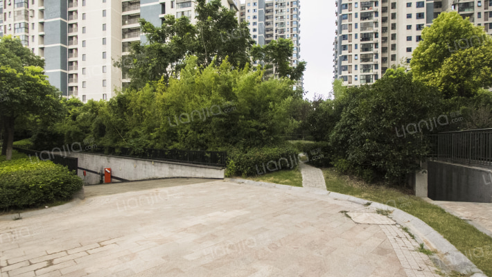 旭日爱上城第四区北区外景图