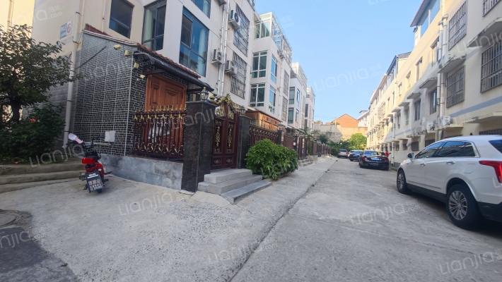 倚林山庄外景图