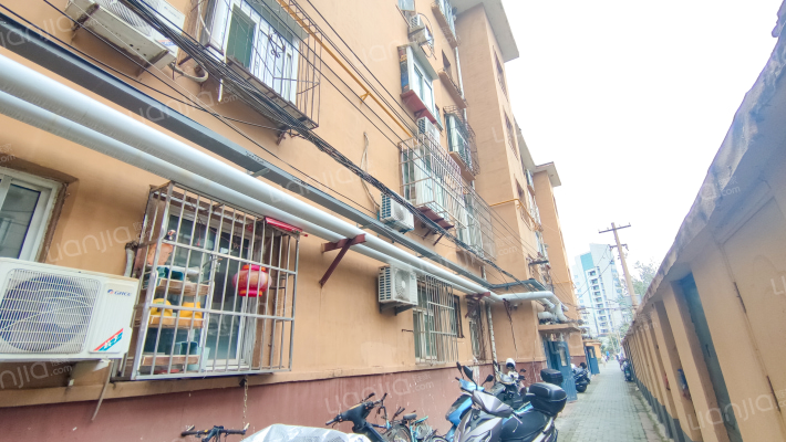 英雄山路138号外景图