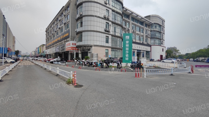 江南五金装饰广场外景图