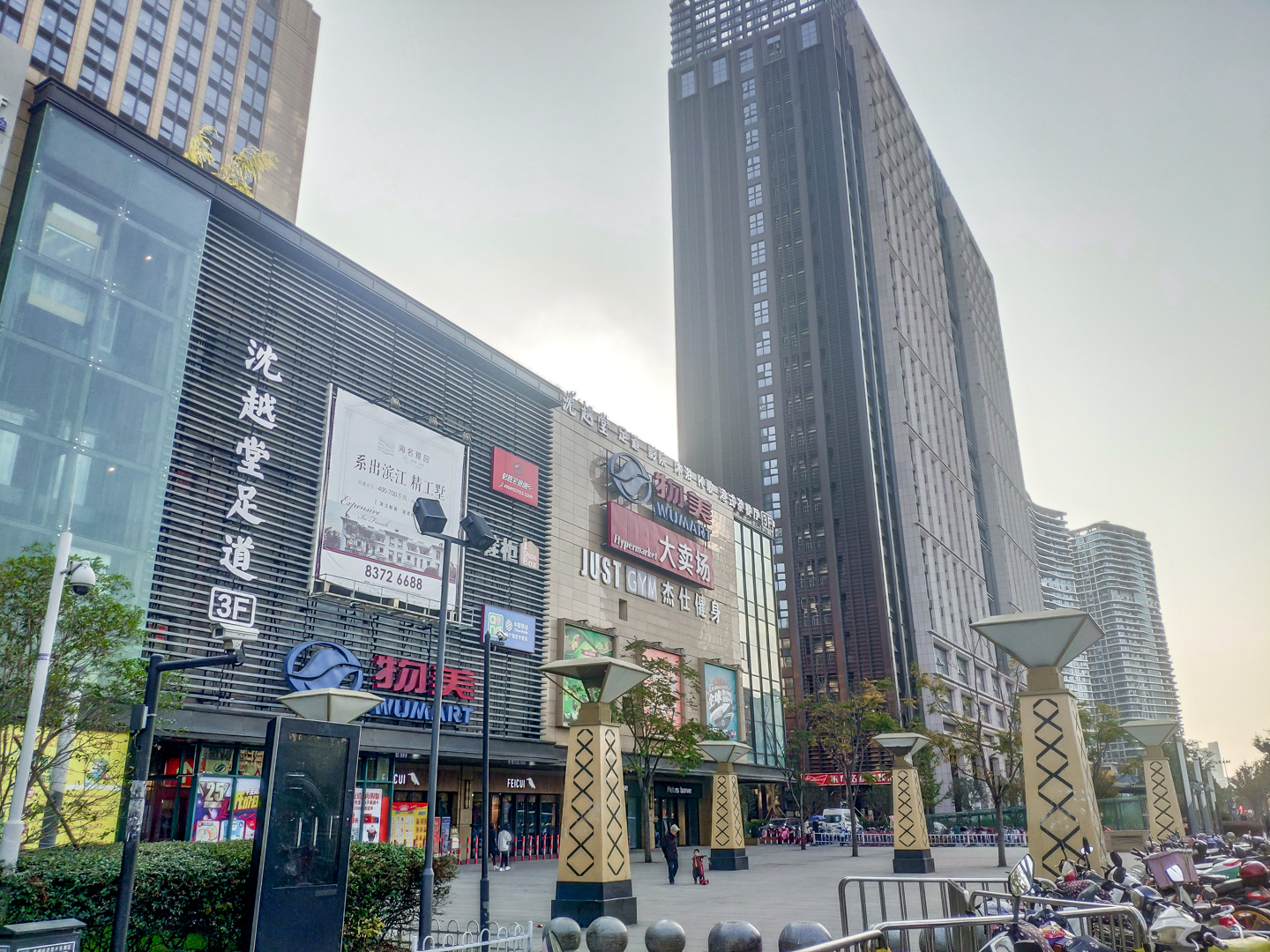 绿城财通中心小区实景 9
