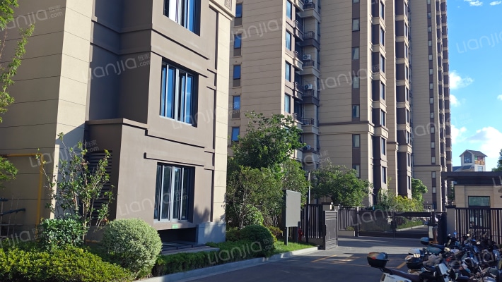 建发·春江泊月外景图