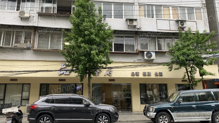 观凤楼社区职高家属院外景图