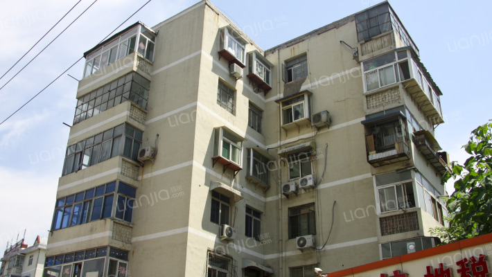 趵突泉南路外景图