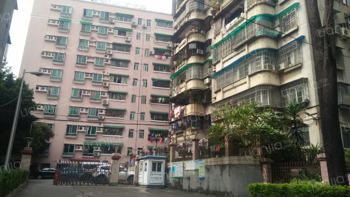 广州中医药大学宿舍外景图