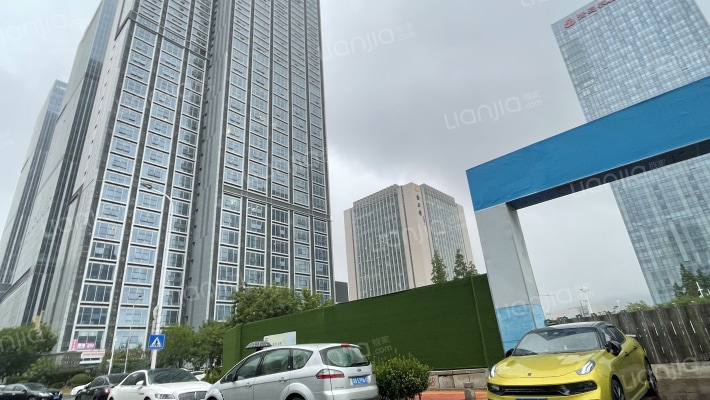 WFC协信中心外景图