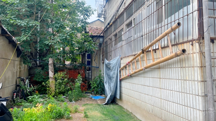 中国人民保险公司宿舍楼外景图